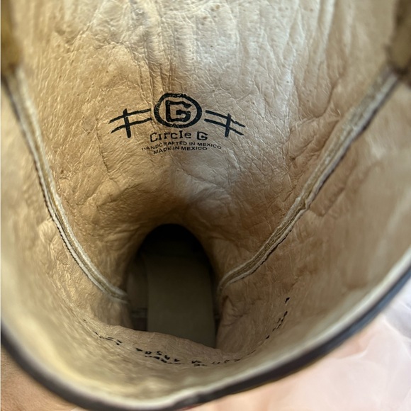 Circle G Embroidered Tan Cowboy Boots with Pink Flowers Snip Toe  NWOT Size 9.5 - Picture 15 of 16